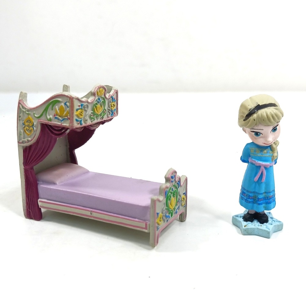Disney Frozen Elsa Mini Figure and Canopy Bed Dollhouse Furniture Set